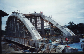 Construction of top chords (inclusive of the temporary support)